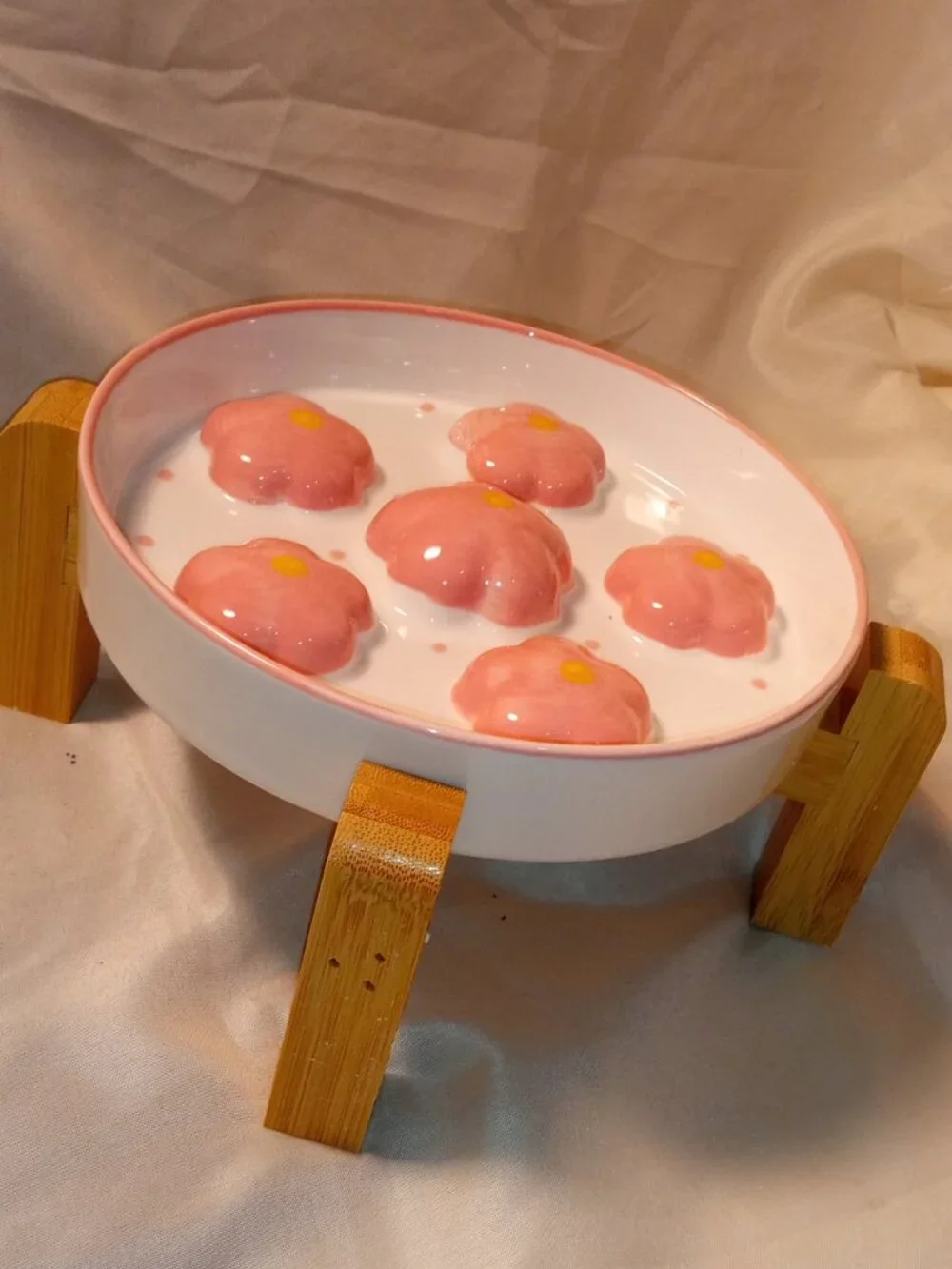 BEAUTIFUL PINK AND WHITE CAT BOWL CERAMIC WITH WOODEN STAND